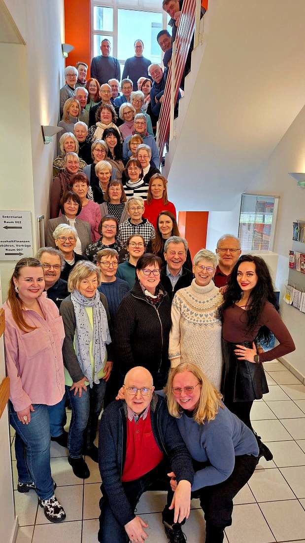 Probenwochenende im Februar 2026: Die Chormitglieder um Jürgen Bischof konnten dank unkomplizierter Unterstützung durch Direktorin Sylvia Müller in der Musikschule ihre Probenarbeit durchführen. (Foto: UMKC)